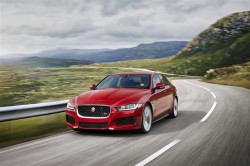 Jaguar-XE_London-Earls-Court-2015-013-800