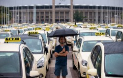 Un'immagine di uno sciopero dei tassisti a Berlino