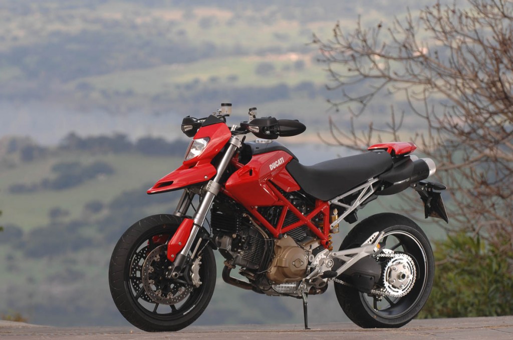 big_ducati_hypermotard_2007_01